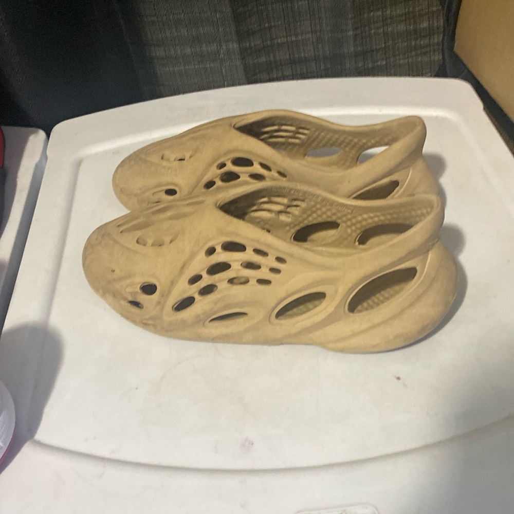 YEEZY Foam Runners